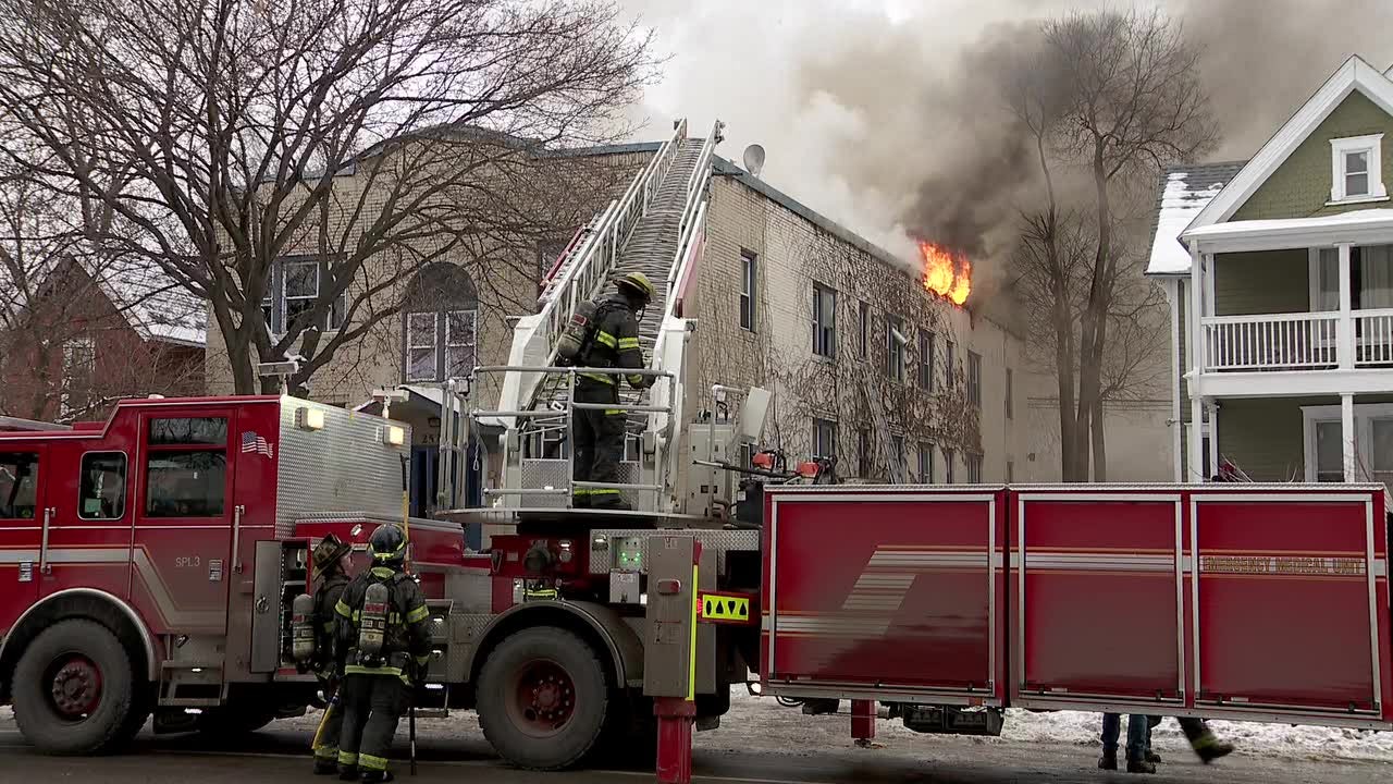 Minneapolis fire displaces 17 adults, 7 children from 10-unit complex