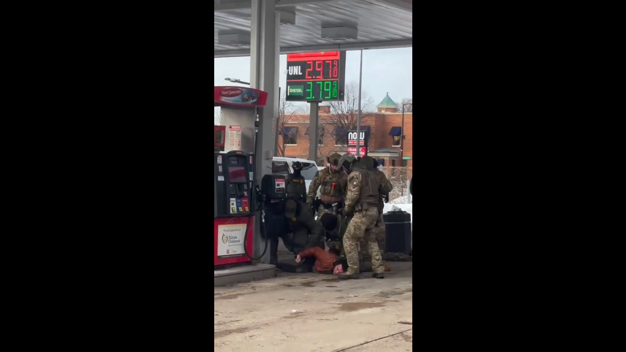 Video shows federal agents making detainment at St. Paul gas station