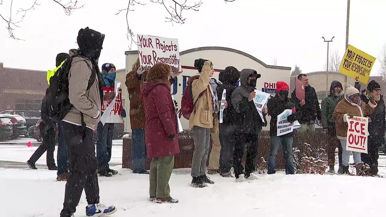 Workers urge homebuilder to prevent ICE at construction sites without warrant