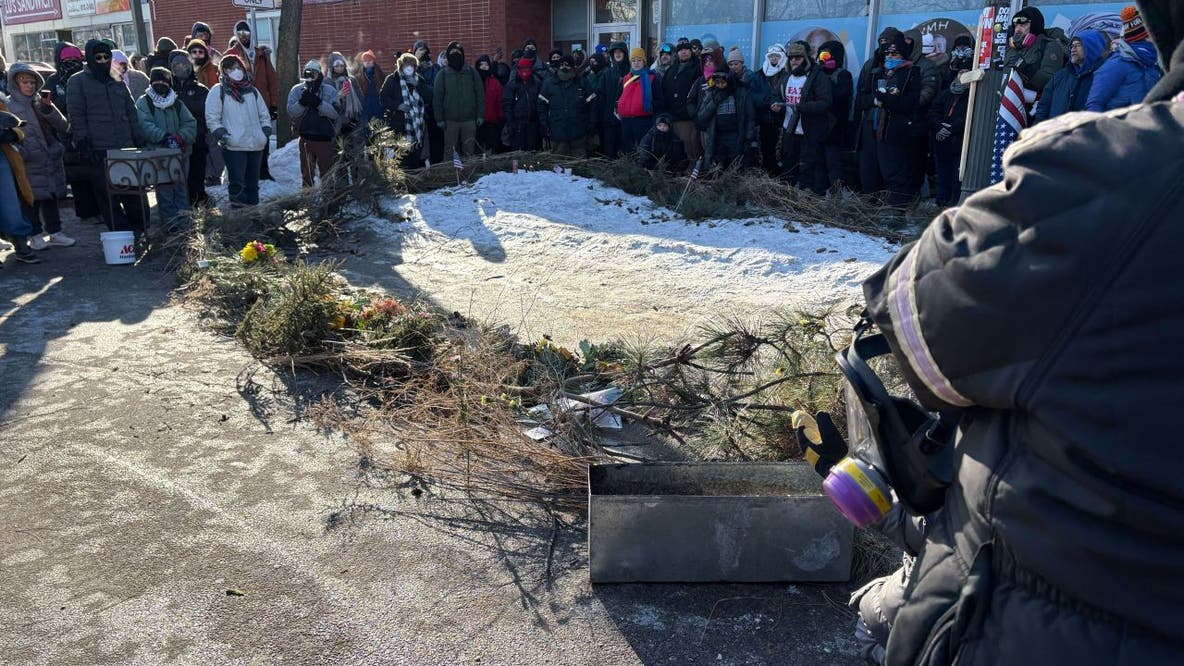 Minneapolis shooting: Border Patrol fatally shoots Alex Pretti; witness video conflicts DHS