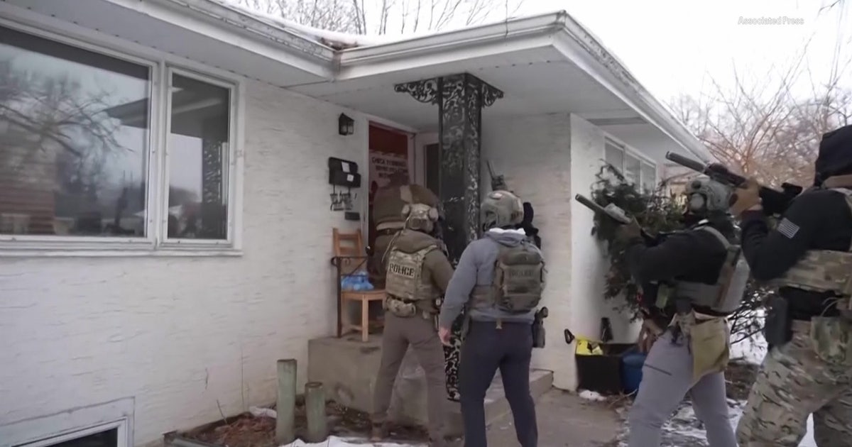 Minneapolis family demands judicial warrant as federal agents bust door during raid