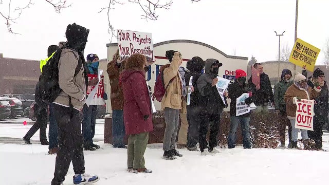 Workers urge homebuilder to prevent ICE at construction sites without warrant
