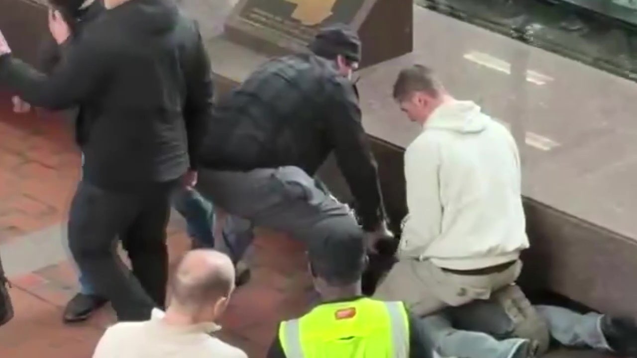 ICE agents tackle, arrest man after he leaves court in Minneapolis: prosecutors