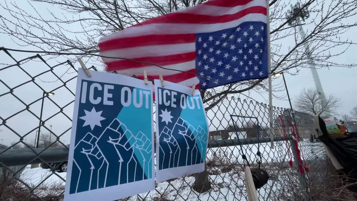 Protesters react to federal agent drawdown in MN