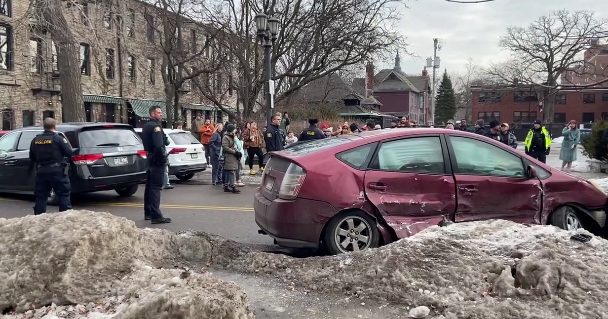 Vehicle pursued by ICE agents crashes in St. Paul, large crowd gathers after 1 hurt