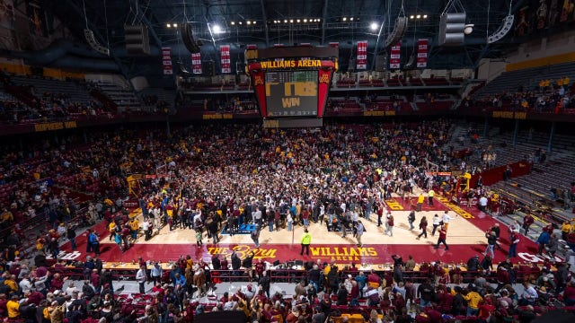 Gophers fans storm Williams Arena floor after beating No. 10 Michigan State, 76-73
