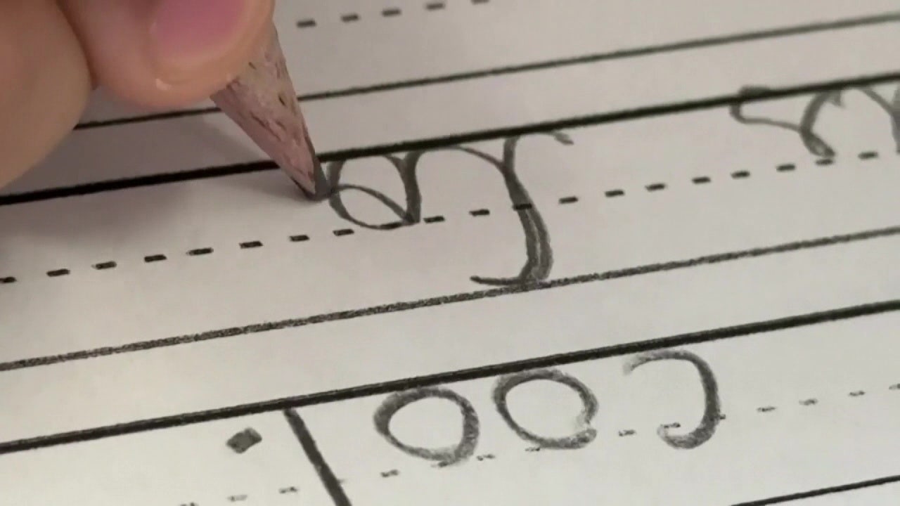 Minnesota lawmakers want schools to teach cursive again