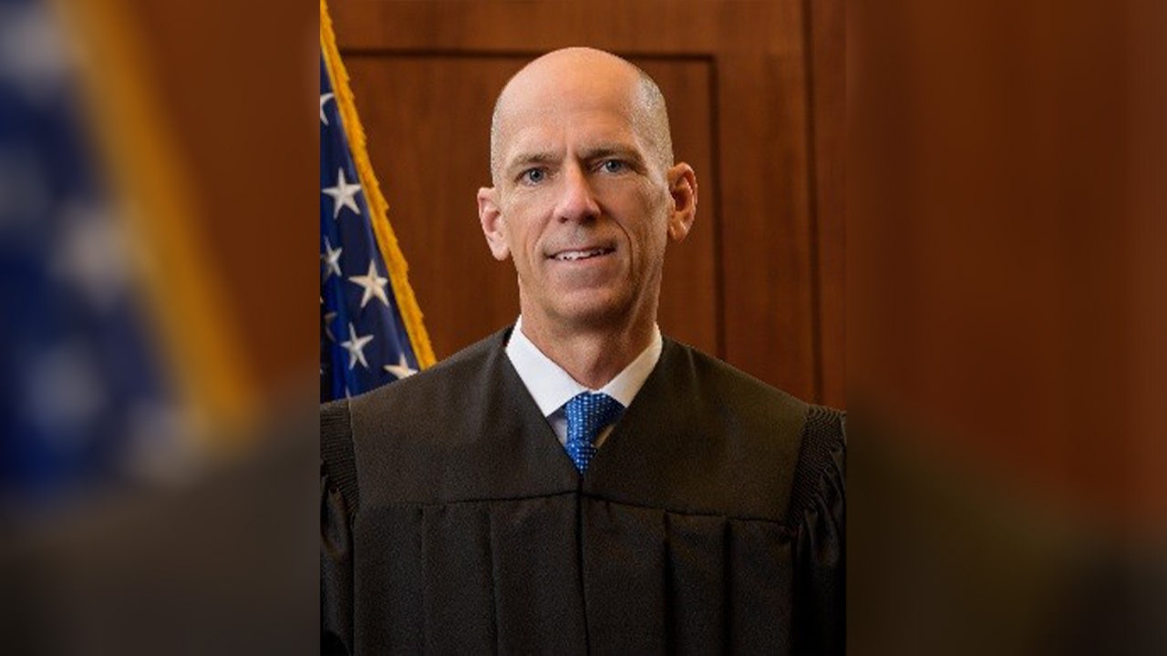 ICE in Minnesota: Judge finds federal agents likely engaged in ‘unconstitutional’ immigration enforcement