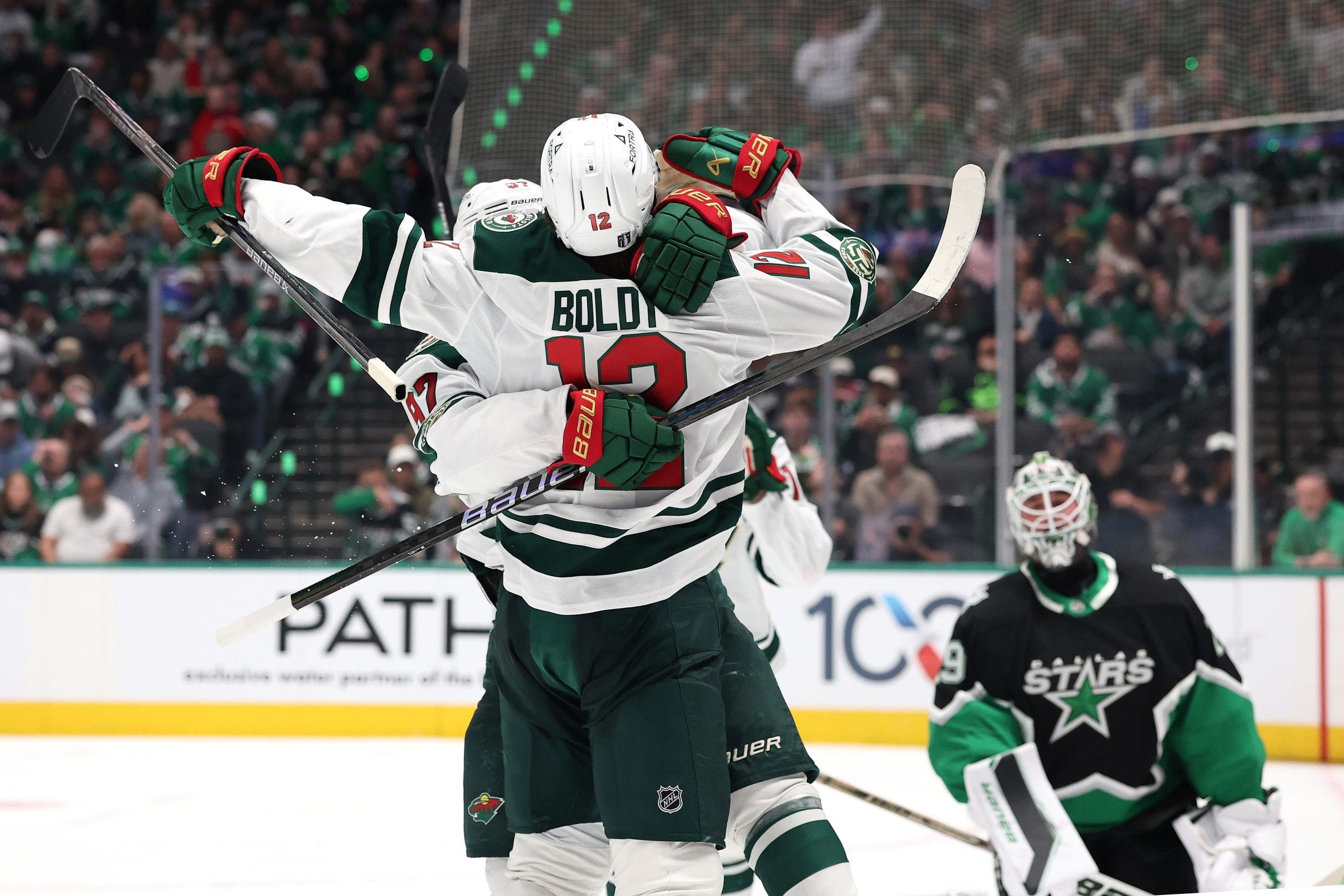 Wild make playoff statement in 6-1 Game 1 win at Dallas