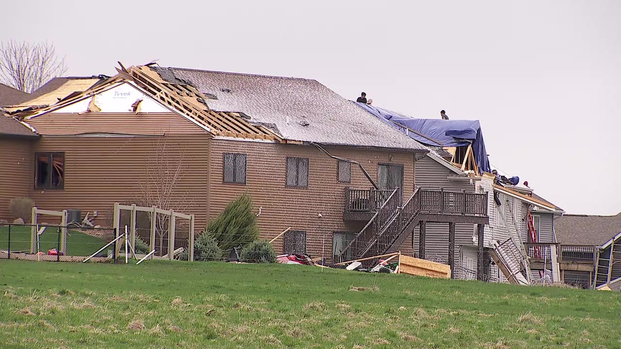 Rochester tornado: Residents describe close call as twister tears through town
