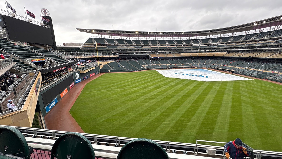 Target Field power outage left Twins home opener in the dark