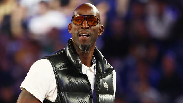Kevin Garnett attending Wolves game on April 12