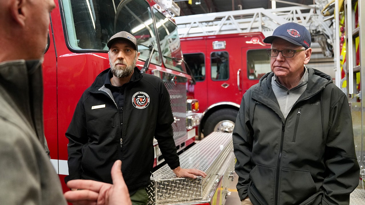 Gov. Walz visits Two Harbors as Minnesota wildfire response continues