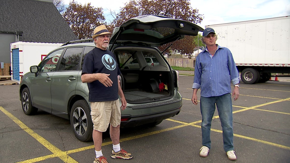 Minnesota tow truck driver help volunteers finish grocery deliveries after breakdown