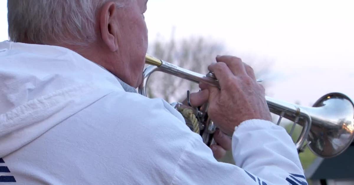 Mound man plays taps nightly on Lake Minnetonka for veterans