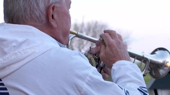 Mound man plays taps nightly on Lake Minnetonka for veterans