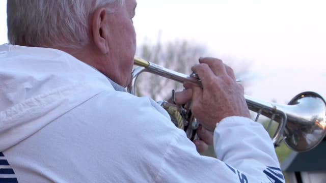 Mound man plays taps nightly on Lake Minnetonka for veterans