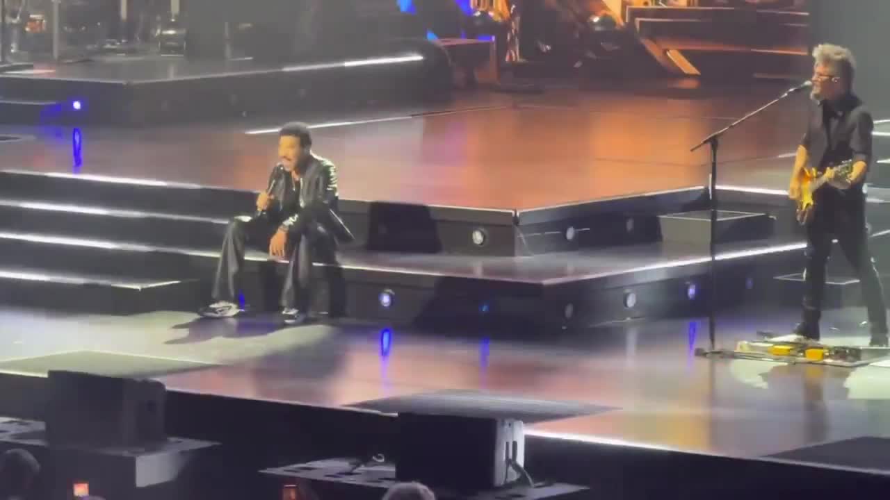 Lionel Richie falls ill mid-show, cuts St. Paul concert short on tour's opening night