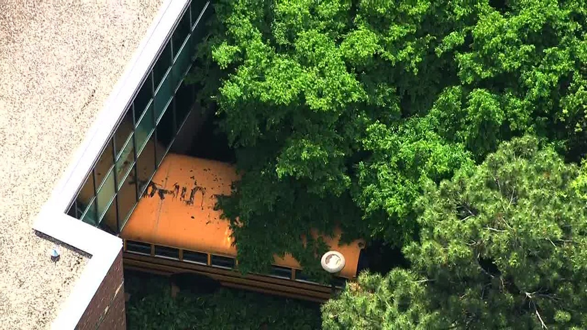 School bus crashes into Hamline University building in St. Paul