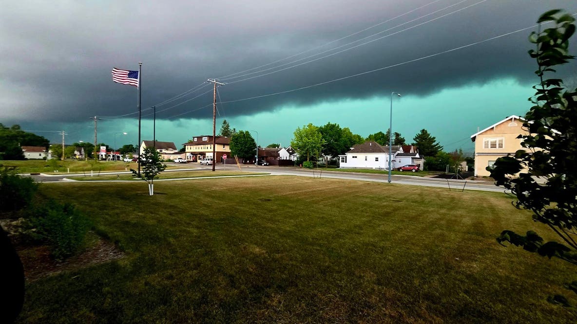 Severe storms in Minnesota leave trail of damage, thousands without power