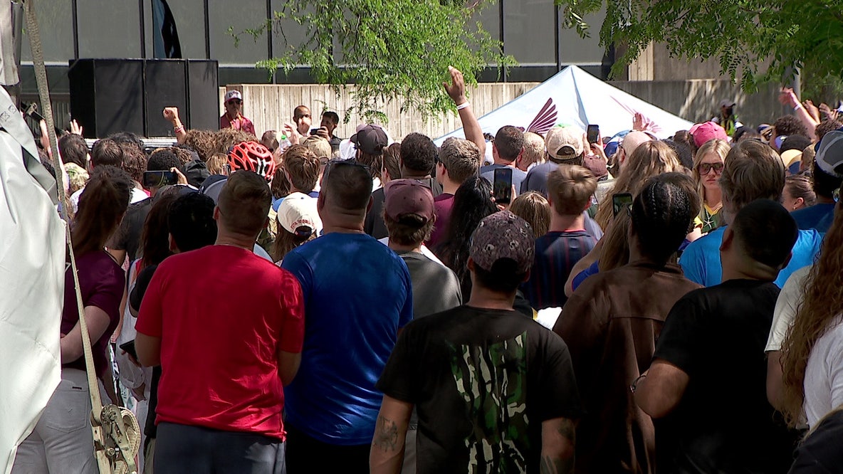 World Cup fans pack Peavey Plaza in Minneapolis for USA watch party