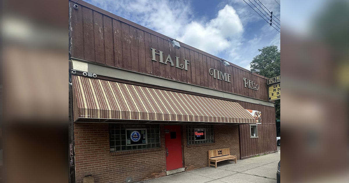 St. Paul's Half Time Rec named No. 1 bar in America by Esquire