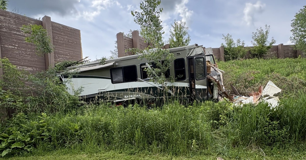 Chanhassen RV crash injures 3 occupants, damages sound barrier wall