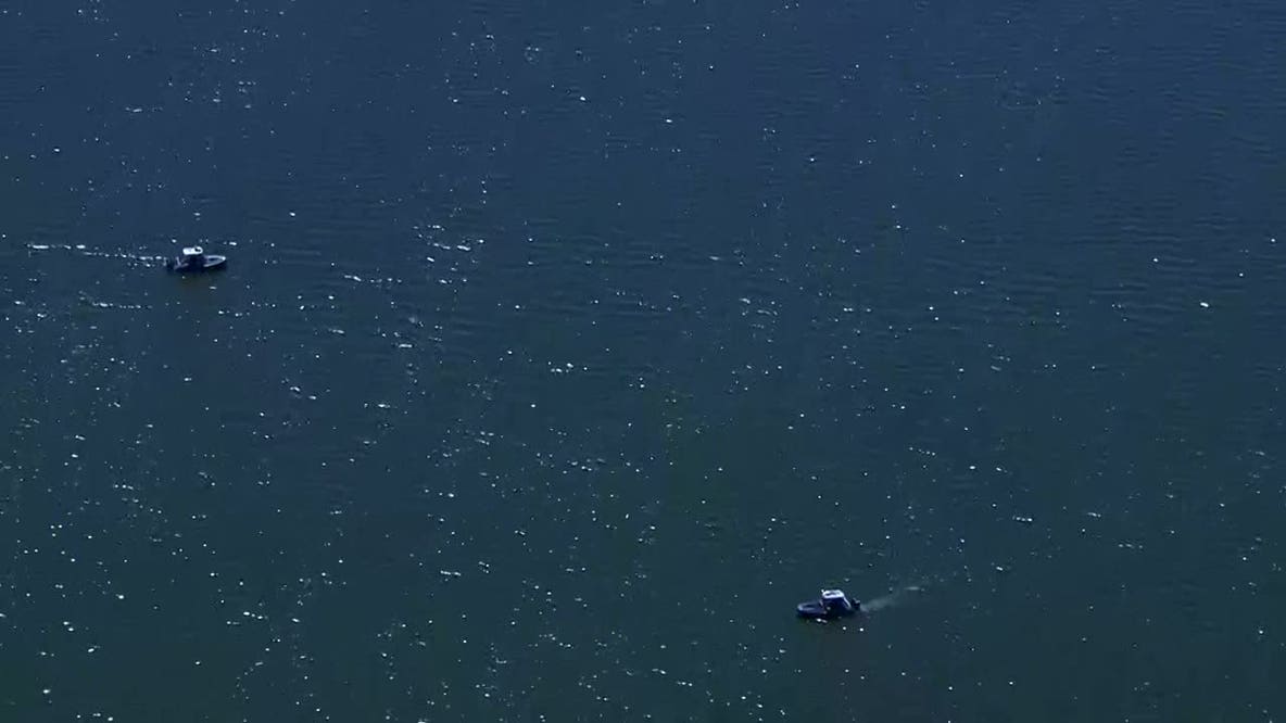 Lake Pepin search: 3 people missing after boat overturns