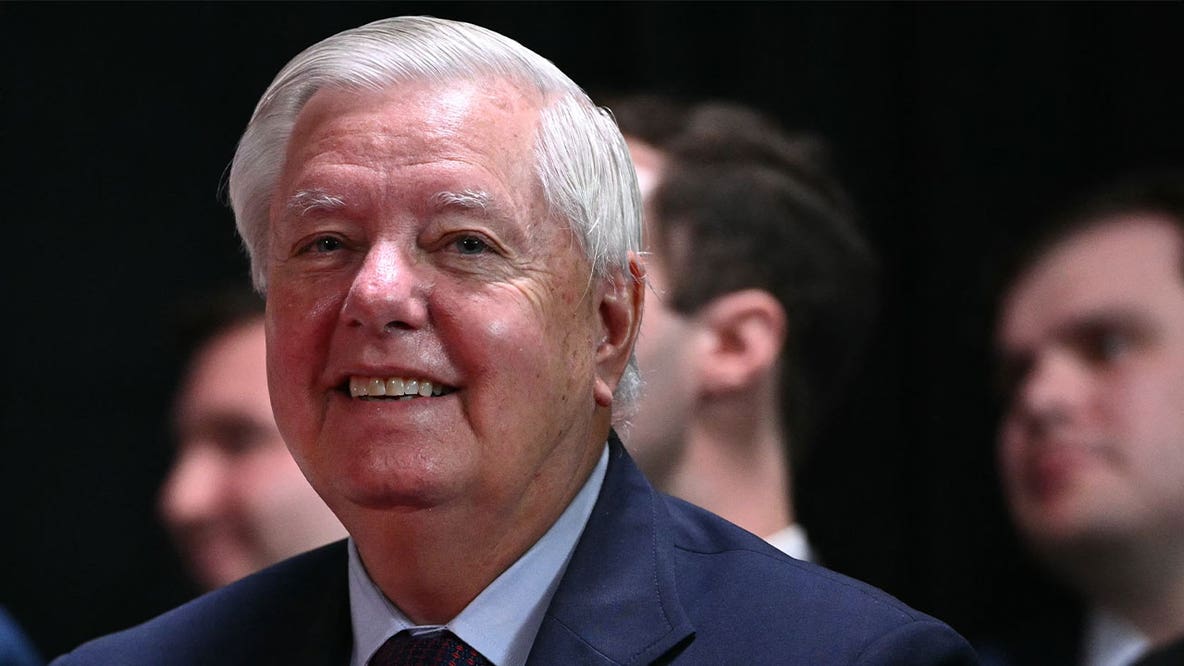 Gov. Walz orders flags to half staff in honor of Sen. Lindsey Graham