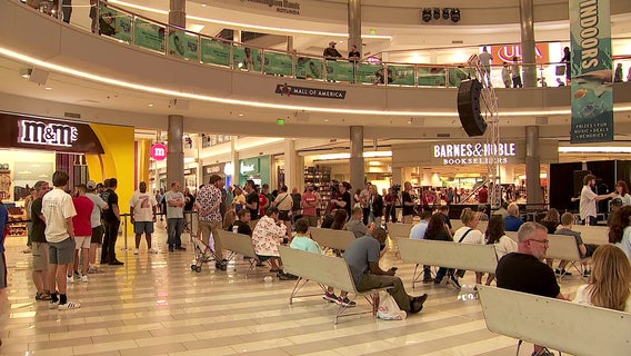 Land of 10K Ryans: People named Ryan take over Mall of America for world record attempt