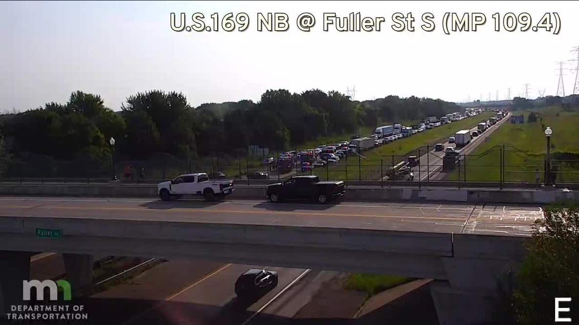 Crash closes southbound Highway 169 in Shakopee, drivers face delays