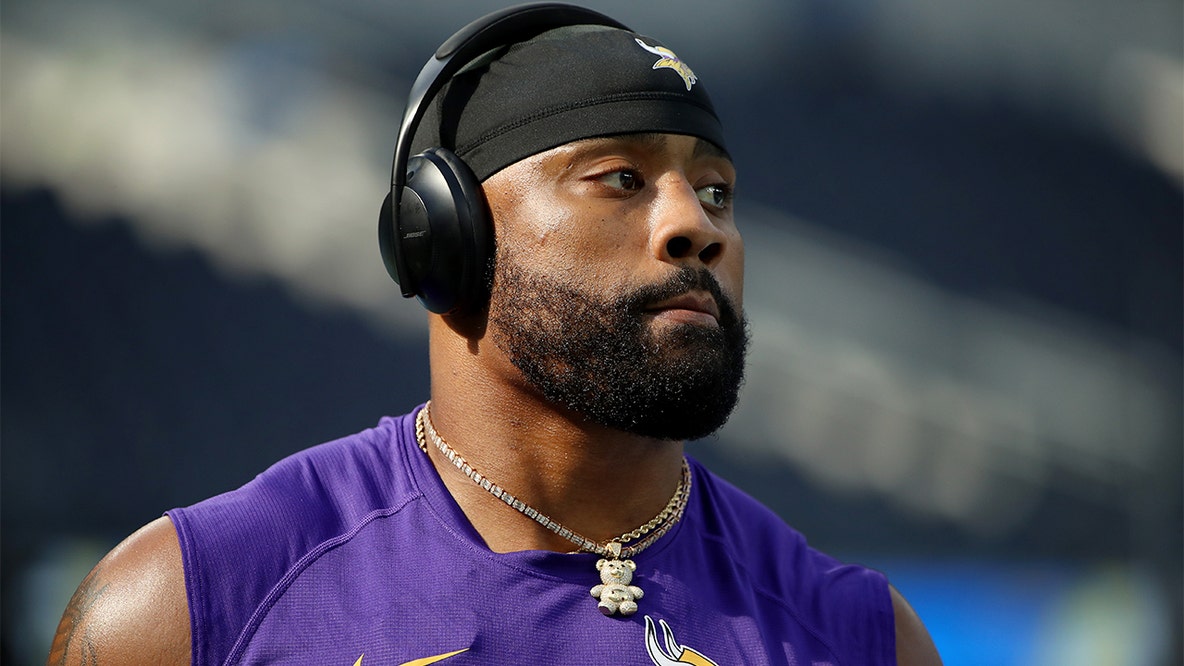 Former Minnesota Viking Everson Griffen arrested for refusing to leave I-394 in Minneapolis