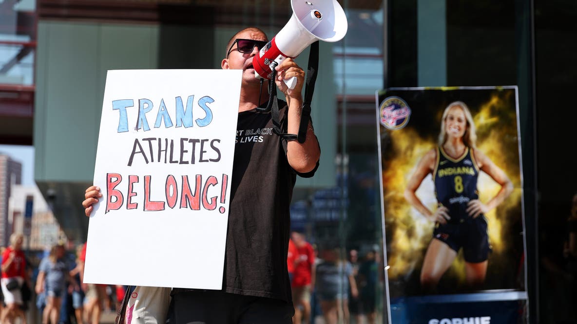 Sophie Cunningham talks with Cheryl Reeve after comments on trans athletes