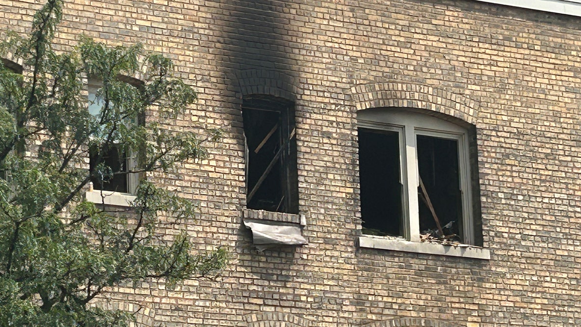 Minneapolis apartment fire injures firefighter, displaces residents near Elliot Park