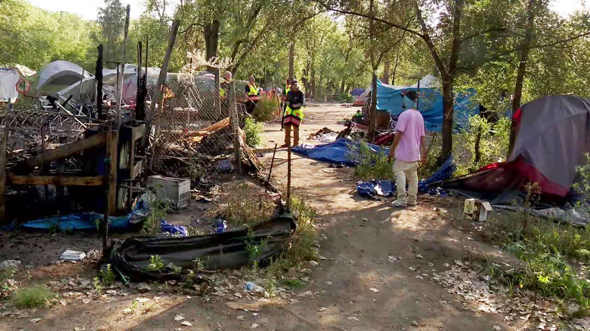 St. Paul workers begin work to clear Pig's Eye Park encampment