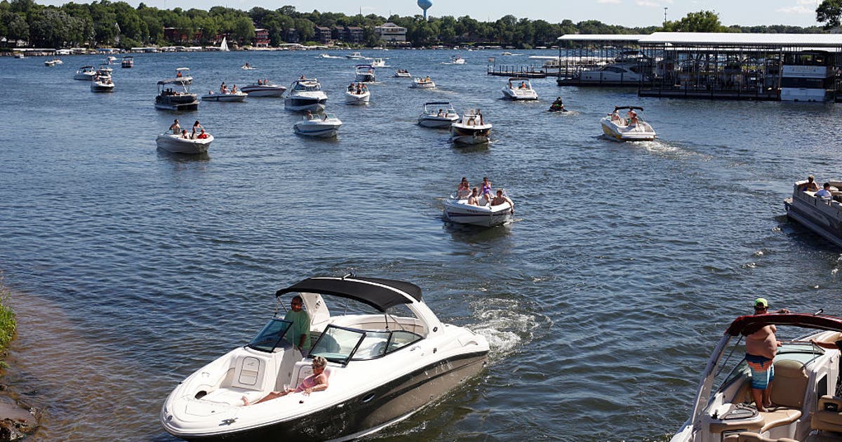 West Lake Okoboji boating crash in kills Sioux Falls man, injures 5 minors