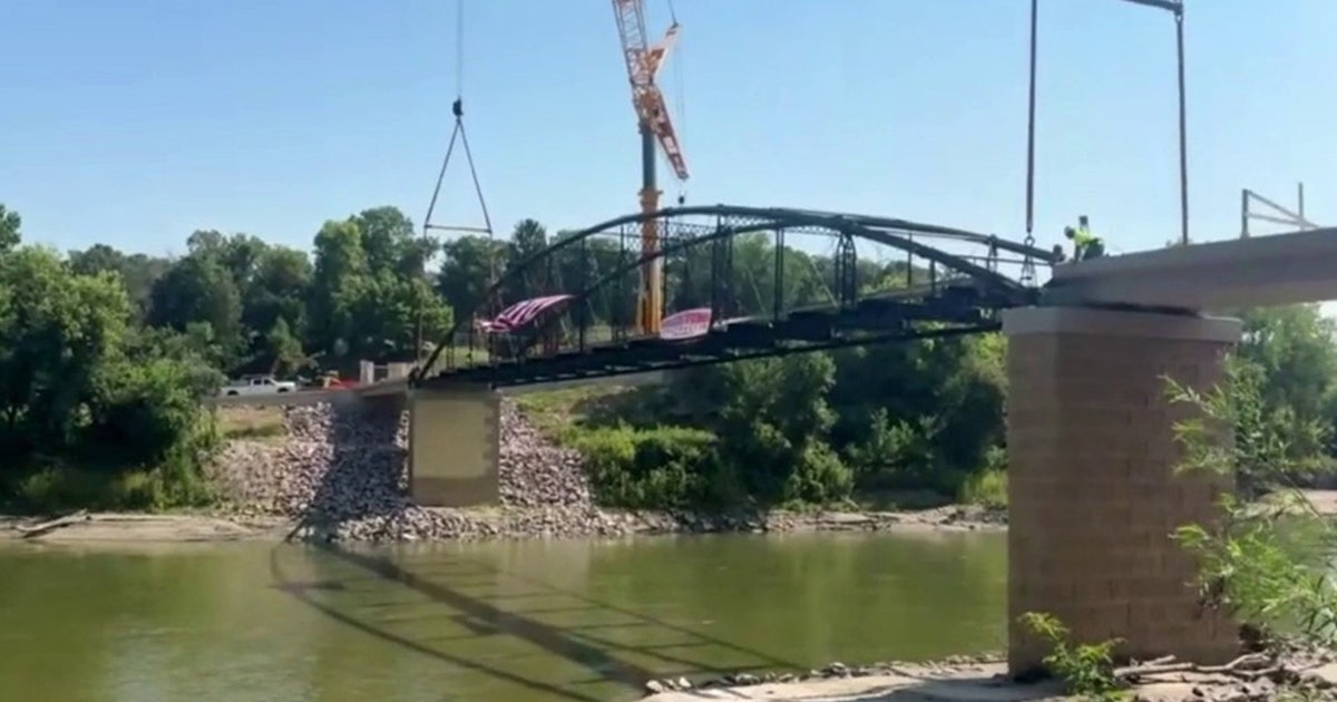 Historic Kern Bridge reinstalled over Blue Earth River in Mankato