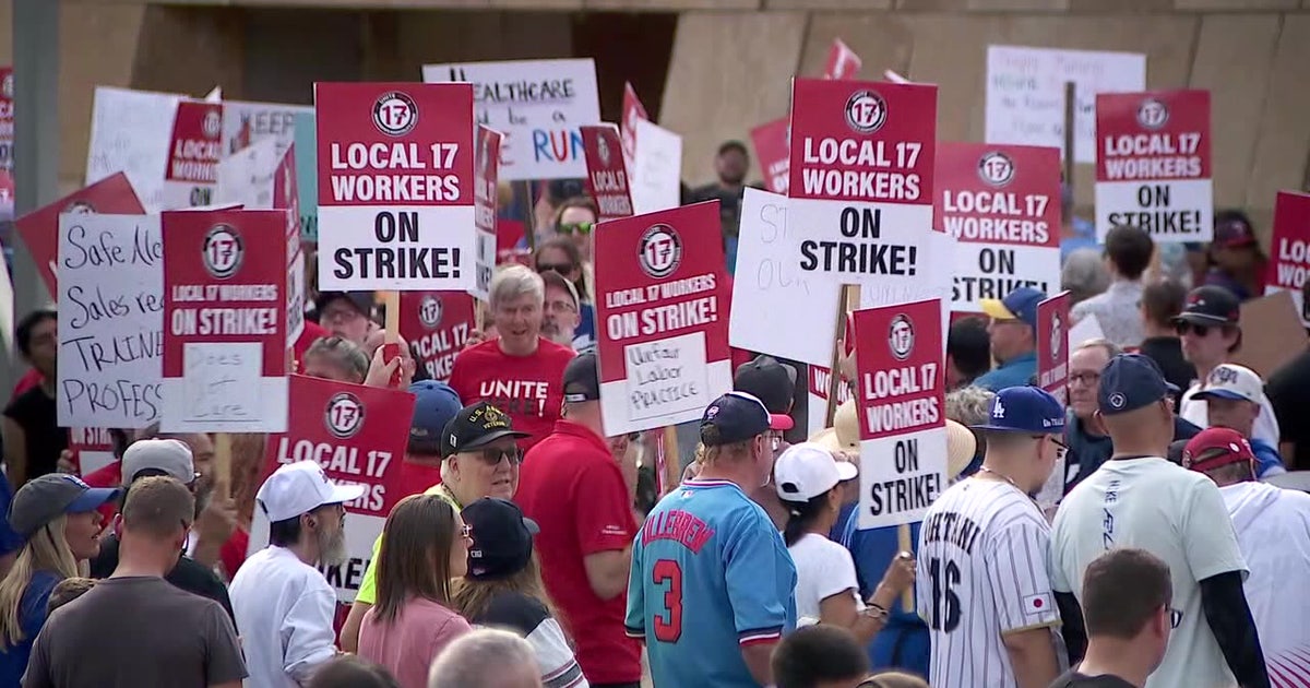 Target Field concession workers strike during sold-out Noah Kahan concert