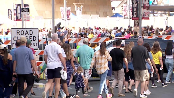 Savannah Bananas bring sold-out banana ball spectacle to Target Field in Minneapolis