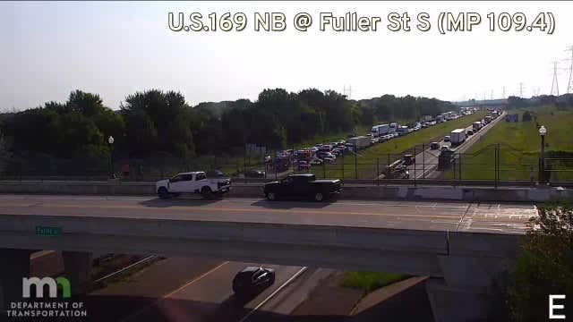 Deadly crash closes southbound Highway 169 in Shakopee, drivers face delays
