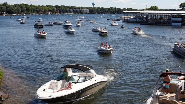West Lake Okoboji boating crash in kills Sioux Falls man, injures 5 minors