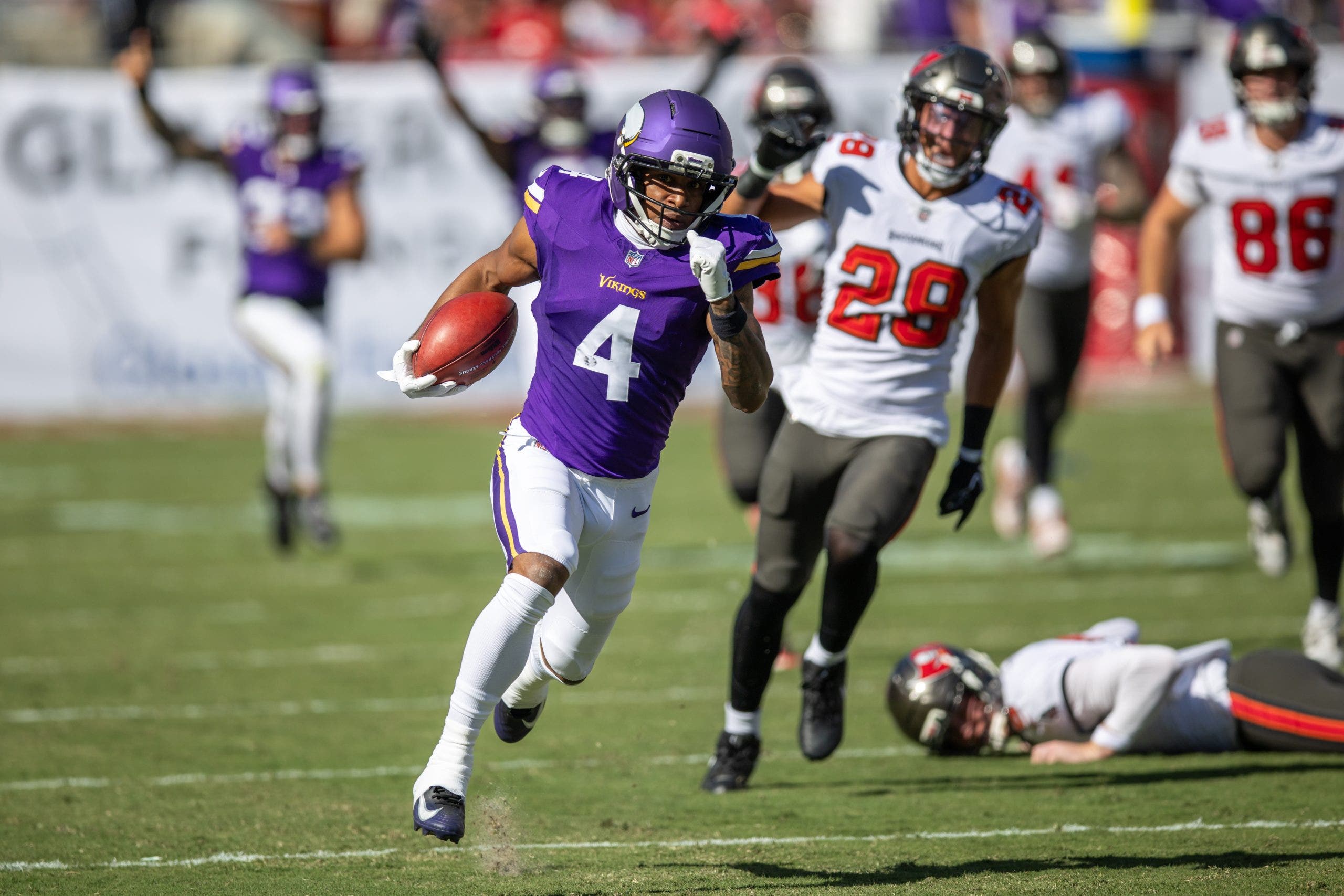 Vikings beat Buccaneers 23-16, lose Justin Jefferson to ankle injury
