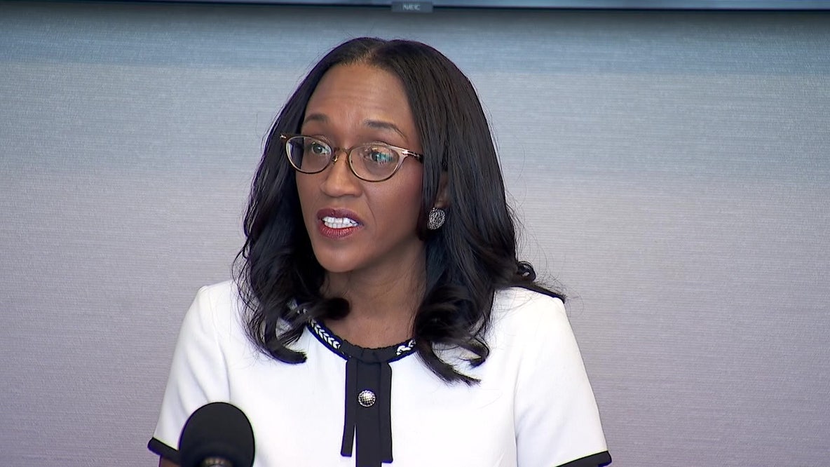 Minneapolis school board weighs new contract for superintendent