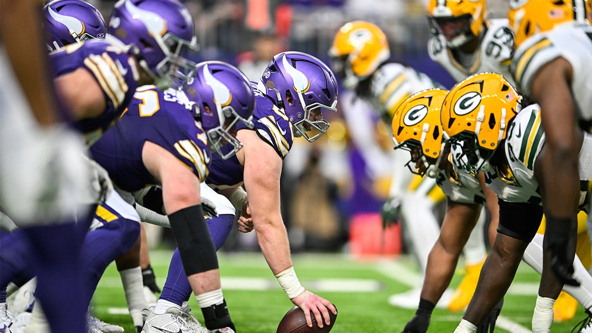 Minnesota Vikings vs Green Bay Packers: Live Blog