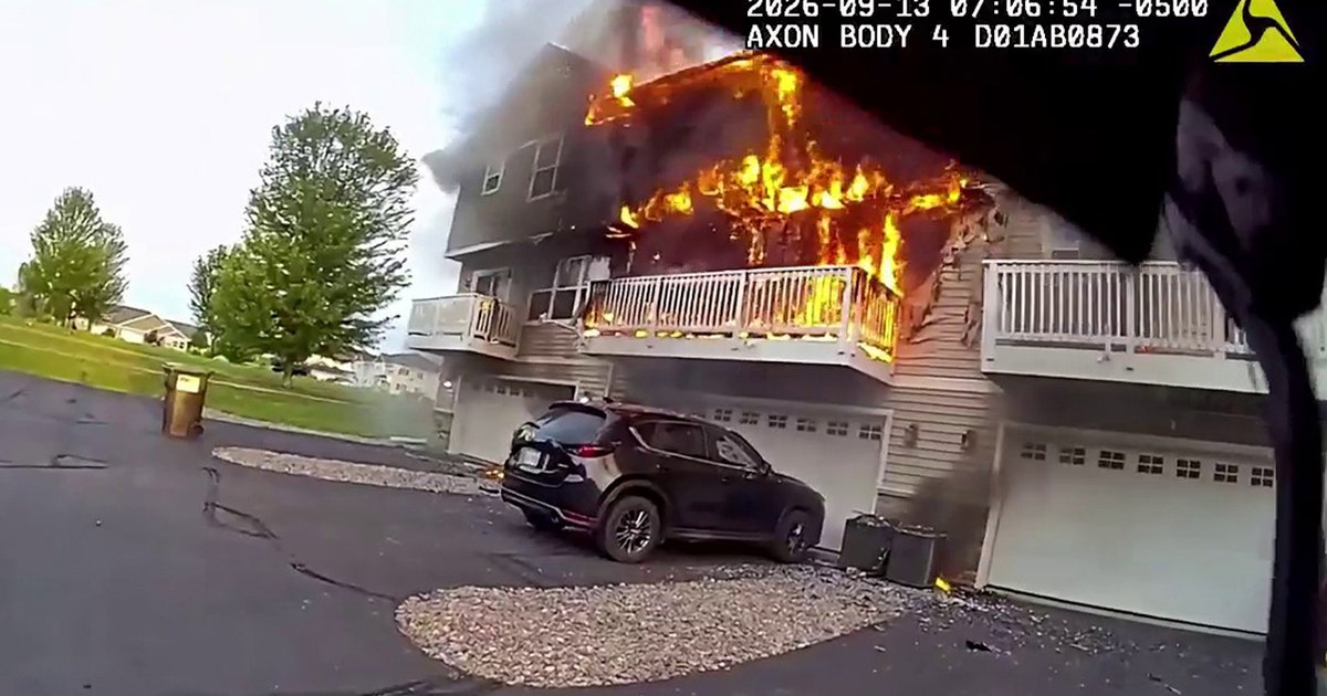 Eau Claire police officer evacuates town house during fire: Video