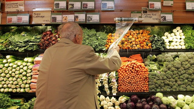 Some samples of pre-washed greens tainted with potentially deadly bacteria, Consumer Reports finds