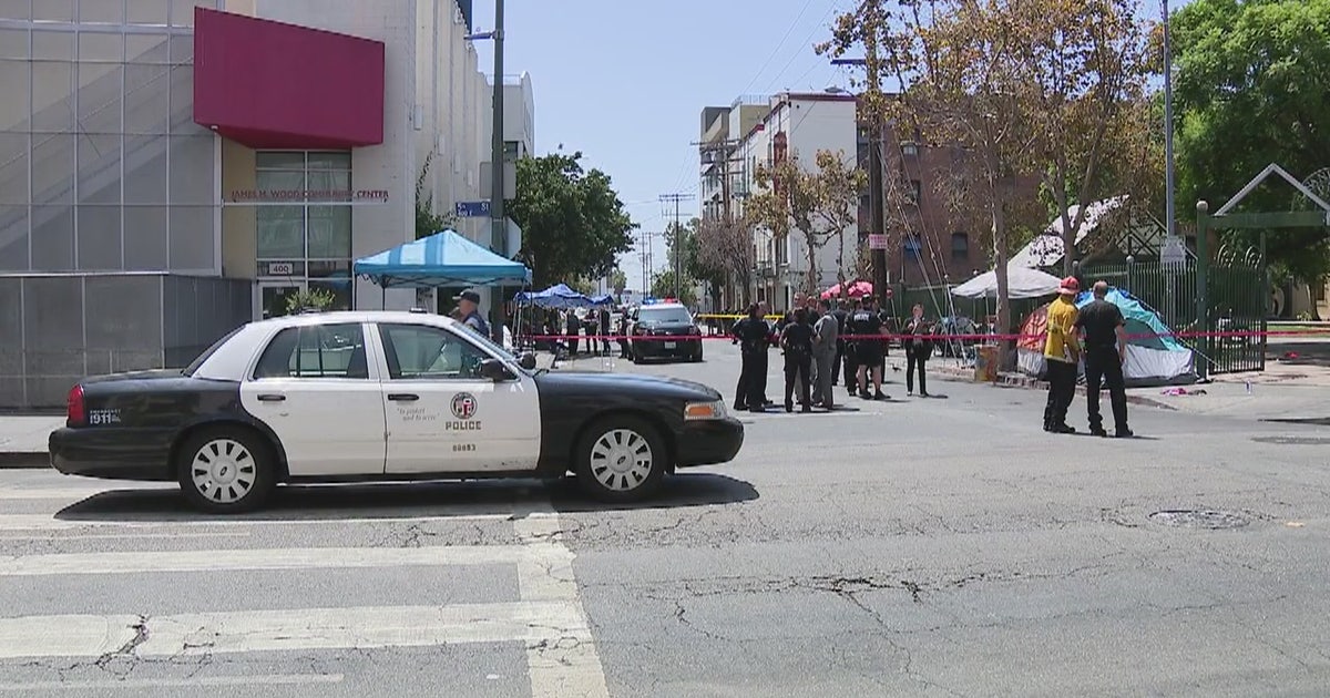 Four shot near Skid Row park, suspect at large | FOX 11 Los Angeles
