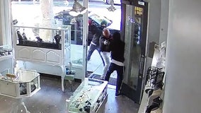 Video captures dramatic moments armed suspect tries robbing jewelry store in Santa Monica