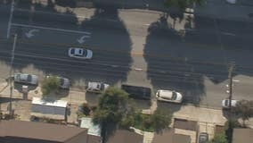 Police pursue white sedan from Azusa to West Covina