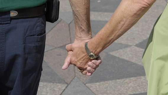 Couple in their 70s found dead in apparent murder-suicide, left notes about medical bills: officials